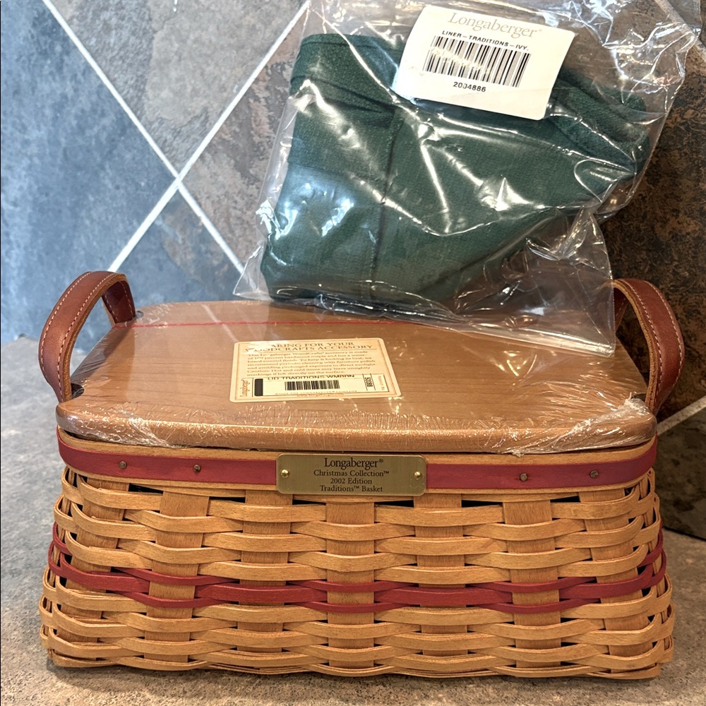 Longaberger Christmas Collection 2002 Traditions Basket with NEW in Package Lid